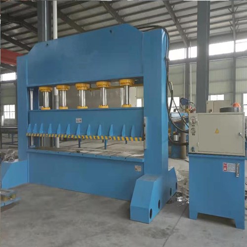 800噸龍門液壓（yā）機