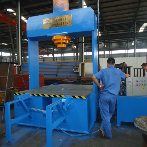 300噸龍門液壓（yā）機